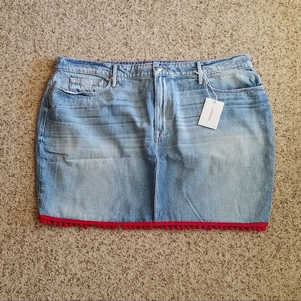 ⬇️Good American + size denim skirt, red pompom